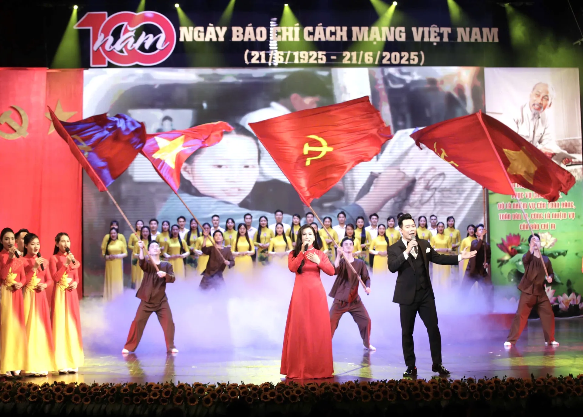 Chương trình nghệ thuật đặc biệt "Mãi mãi tấm lòng son - Ngòi bút sắc"