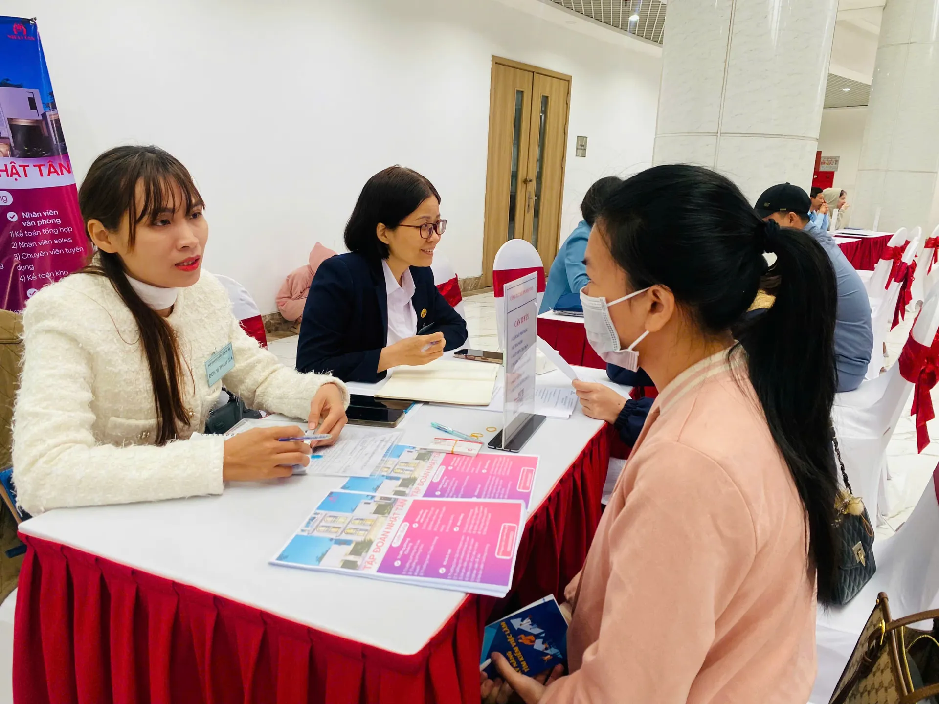 Doanh nghiệp tăng tốc tuyển dụng lao động phục vụ Noel, Tết 2026