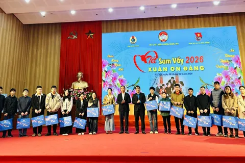 Ấm áp chương trình “Tết sum vầy – Xuân ơn Đảng” 2026 tại phường Hoàng Mai