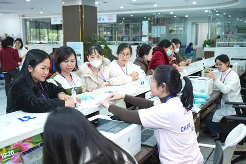 Trao hơn 2.000 suất tầm soát ung thư và “gian hàng 0 đồng” cho phụ nữ yếu thế