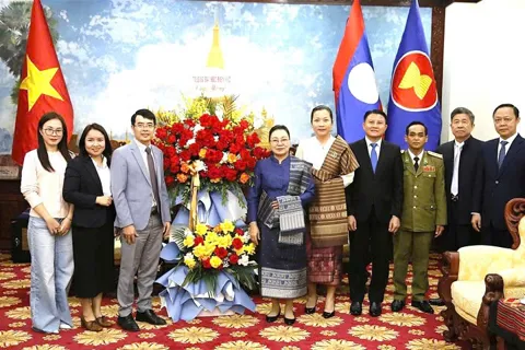 Trường Đại học Điện lực và Đại sứ quán Lào thúc đẩy hợp tác đào tạo nguồn nhân lực