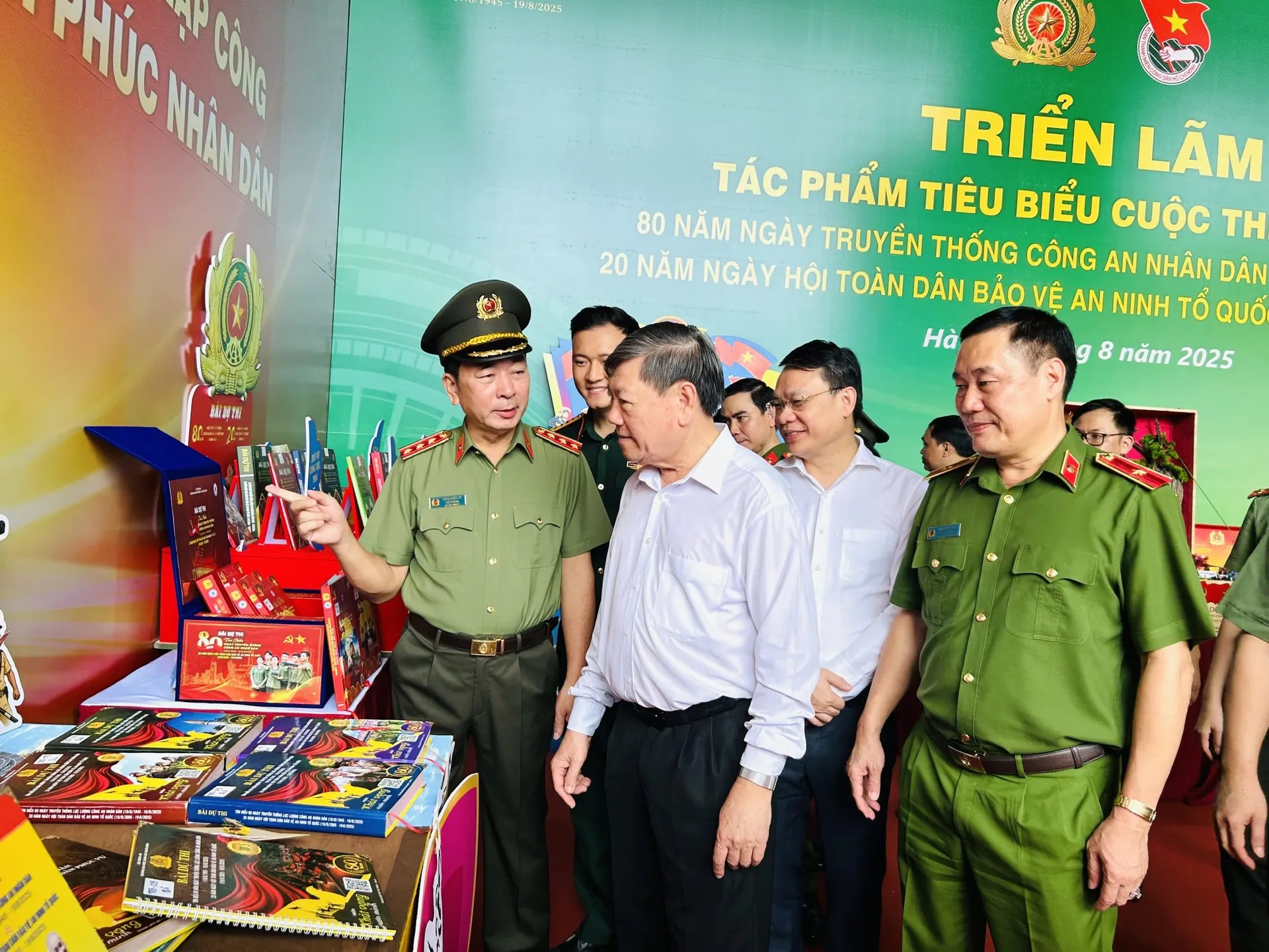 Khai mạc triển lãm “Công an Nhân dân Việt Nam - 80 năm vì bình yên cuộc sống”