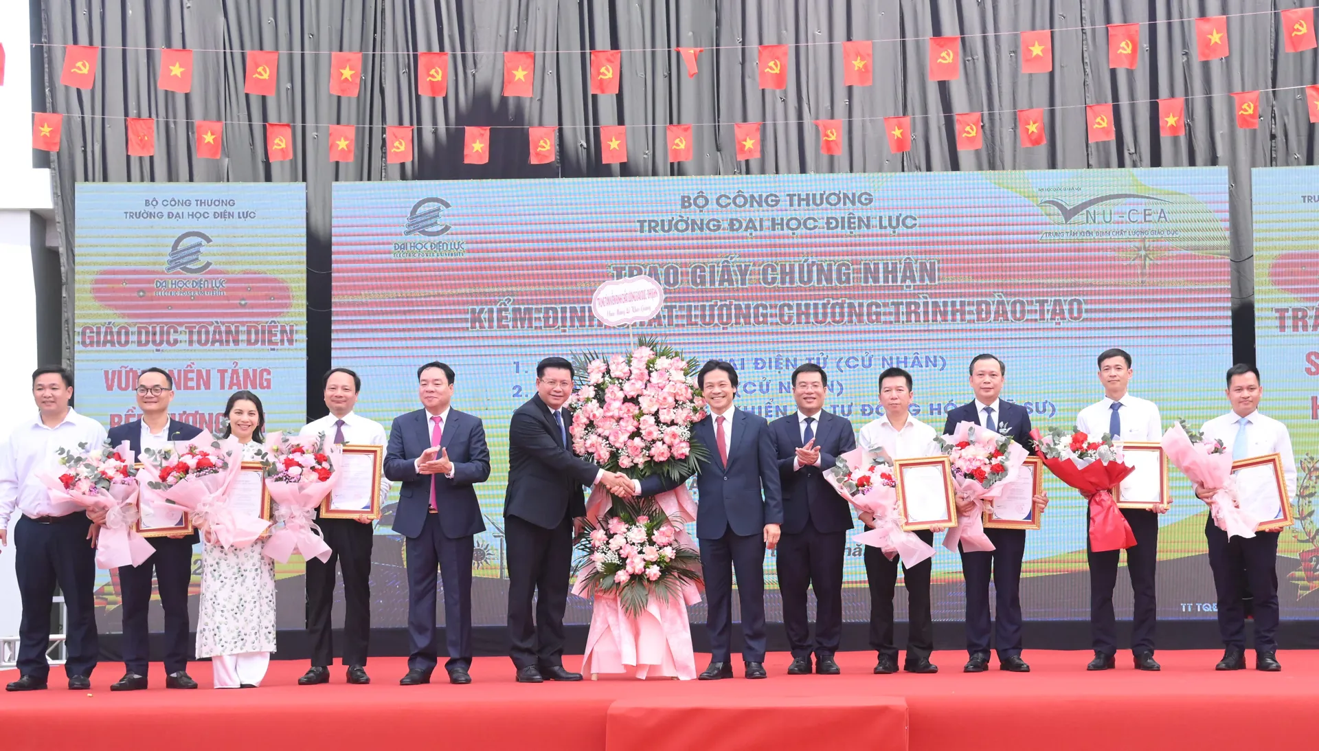 7 chương trình đào tạo đạt chuẩn kiểm định chất lượng giáo dục