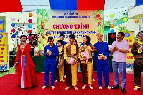Trung thu ấm áp với trẻ em và người lang thang