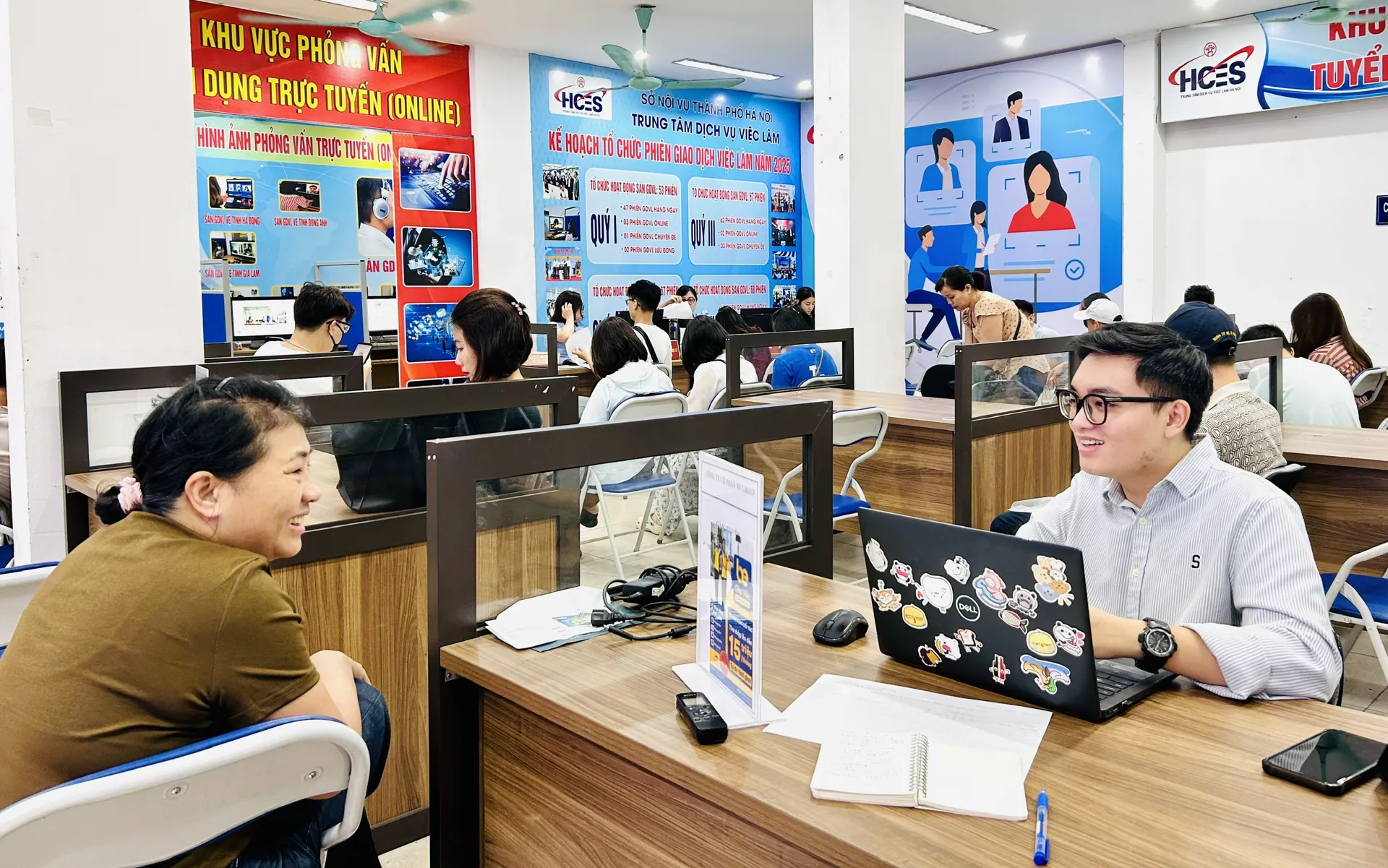 Thị trường lao động Hà Nội cuối năm: Nhiều ngành nghề “khát” nhân lực