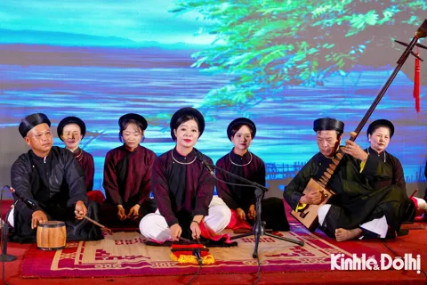 Kỷ lục thí sinh và làn gió mới giữ lửa ca trù Hà Nội