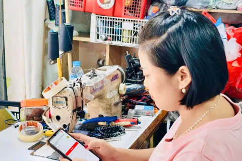 Lao động di cư: Vượt rào cản kép bằng Bình dân học vụ số và VNeiD
