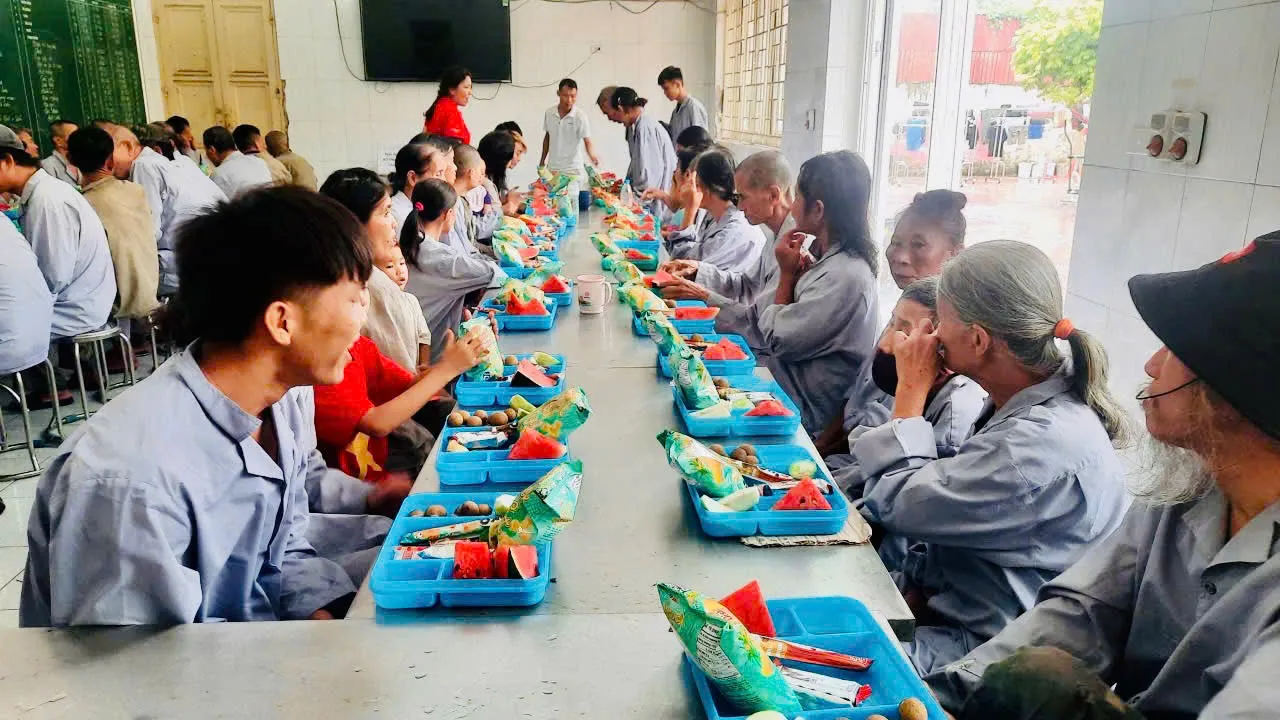 Quốc khánh 2/9 ấm áp tại Trung tâm quản lý và chăm sóc người lang thang