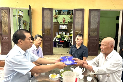 Thăm hỏi, hỗ trợ các gia đình, nạn nhân vụ lật tàu trên Vịnh Hạ Long cư trú tại Hà Nội