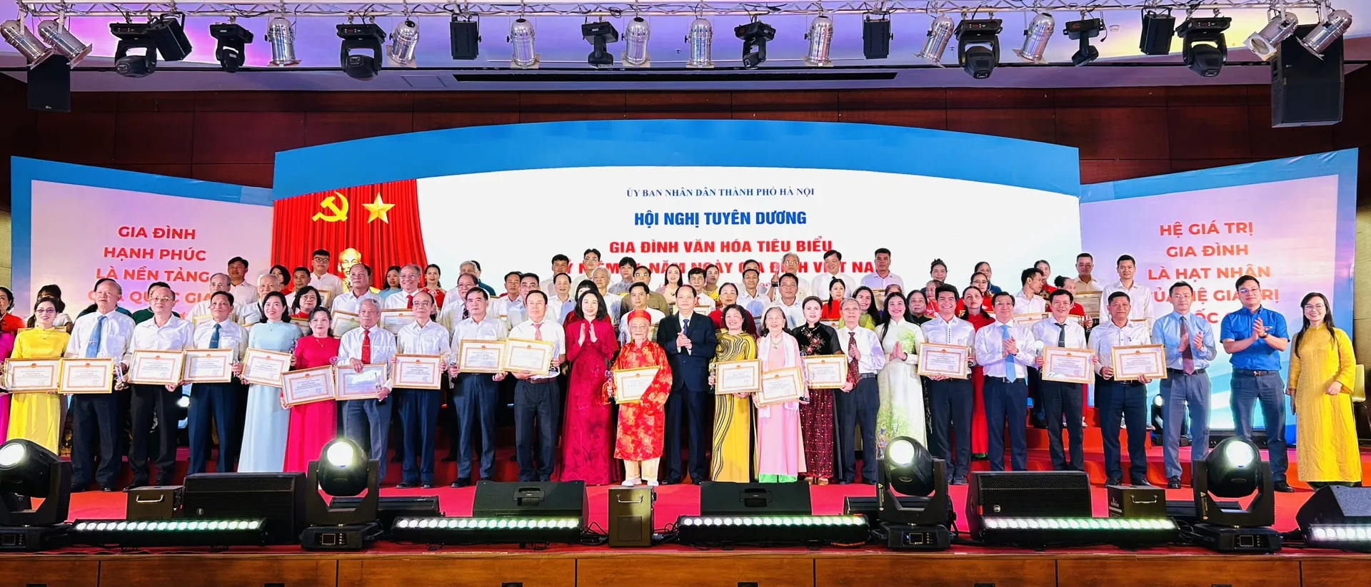 Hà Nội tuyên dương 80 gia đình văn hóa tiêu biểu
