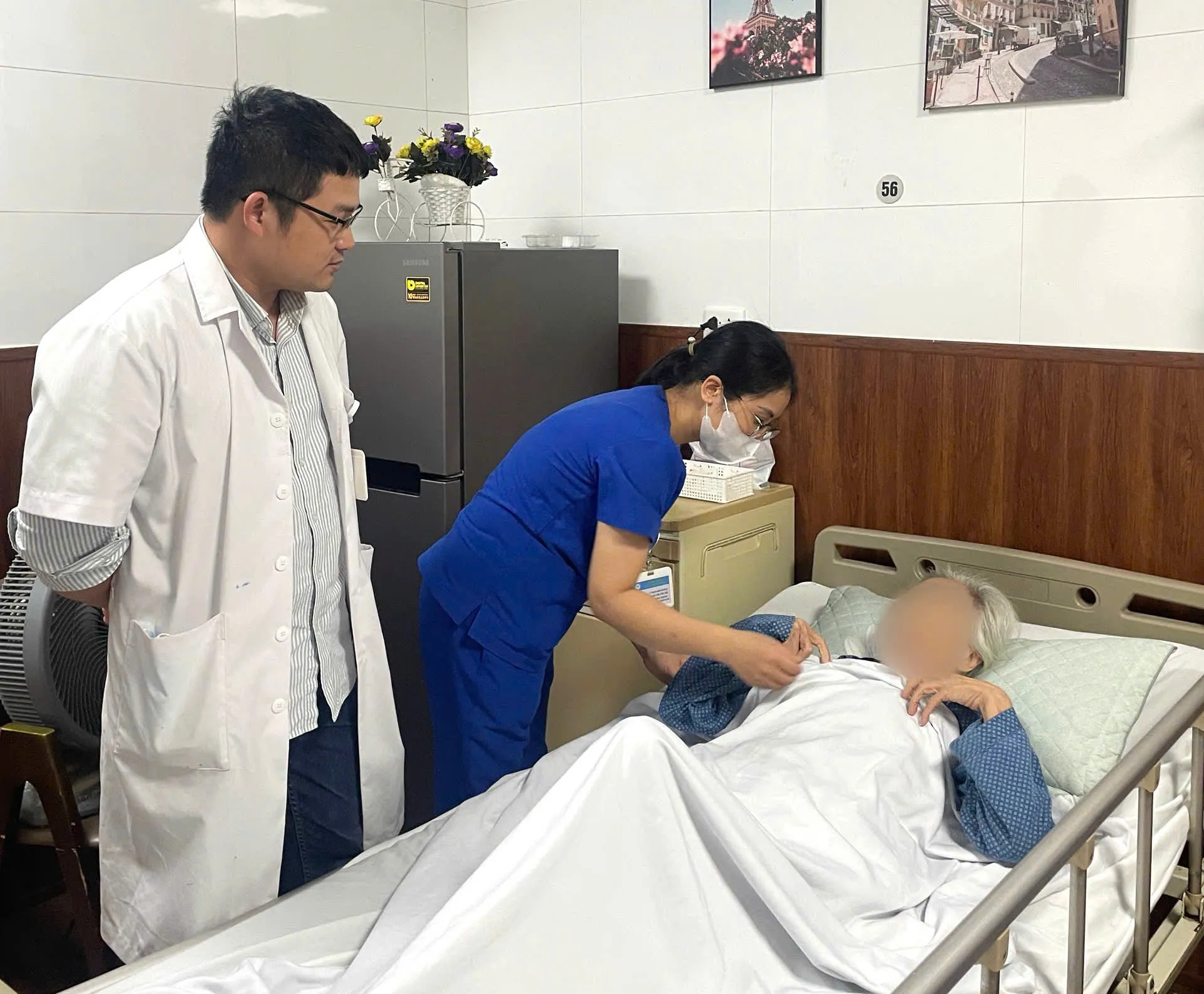 Từ vết xước nhỏ, cụ bà 80 tuổi suýt mất chân vì vi khuẩn MRSA