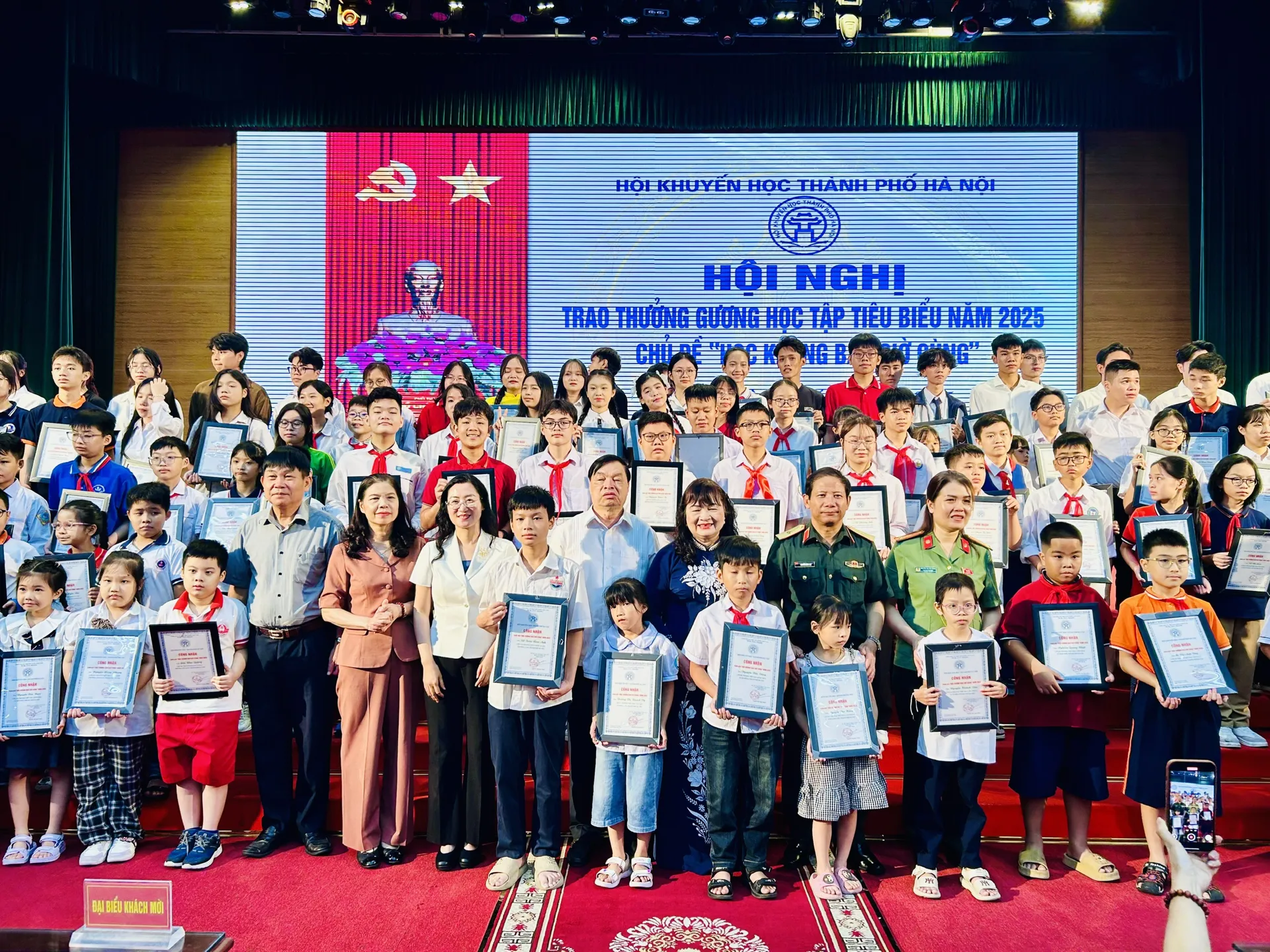 Hà Nội vươn mình từ phong trào khuyến học, khuyến tài
