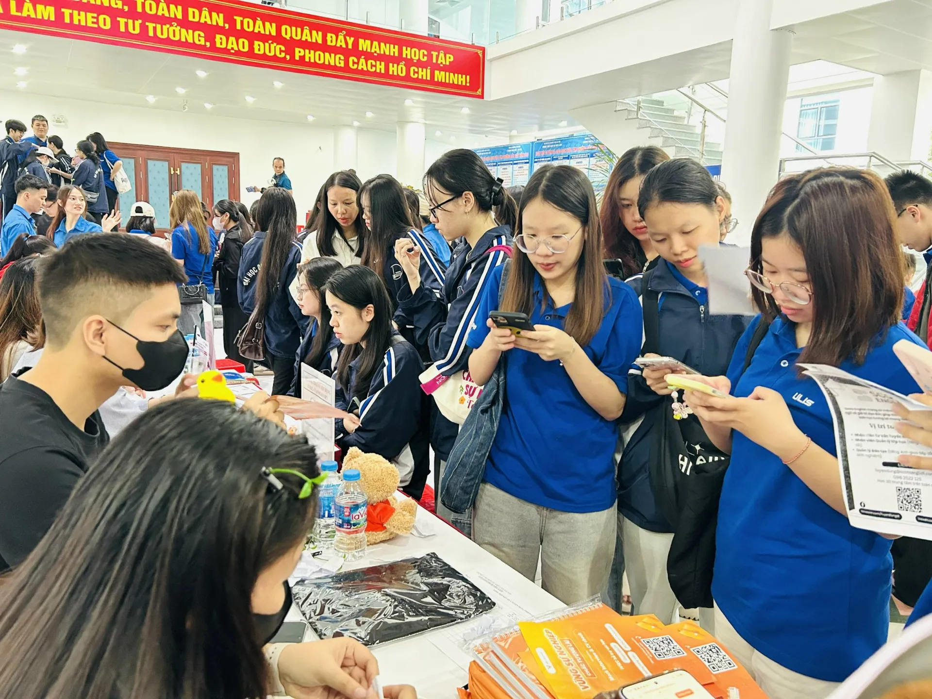 55% sinh viên thiếu thực tập – tái thiết kế chương trình và hành động sớm