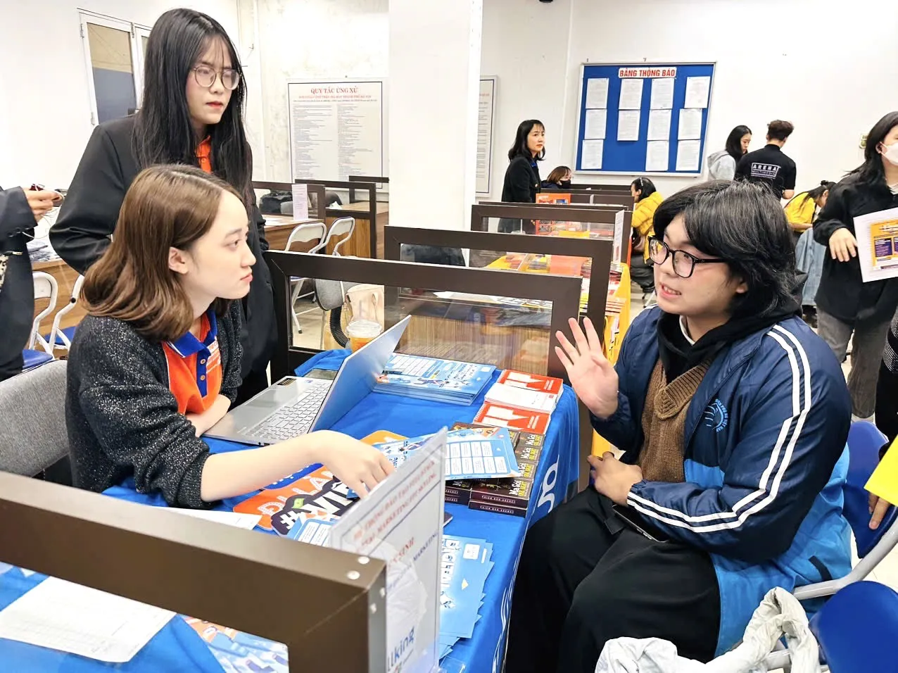 Hà Nội: doanh nghiệp tăng tốc tuyển dụng, người lao động dễ tìm việc làm Tết 2026