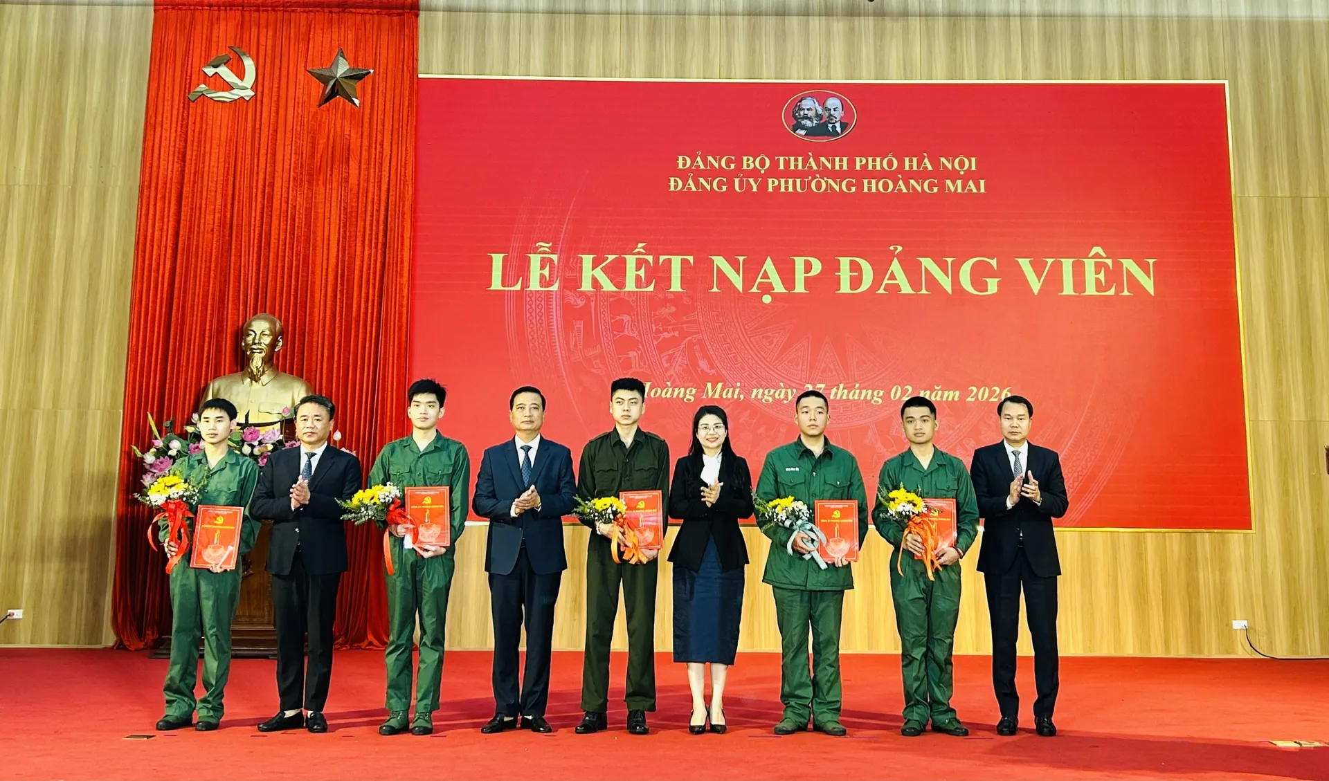 Phường Hoàng Mai kết nạp Đảng cho 5 thanh niên ưu tú trước ngày lên đường nhập ngũ năm 2026