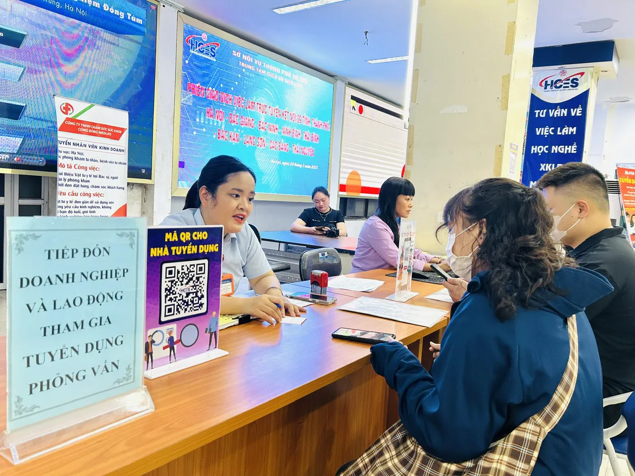 Doanh nghiệp tại 9 tỉnh, thành phố cần tuyển dụng trên 85.000 người lao động
