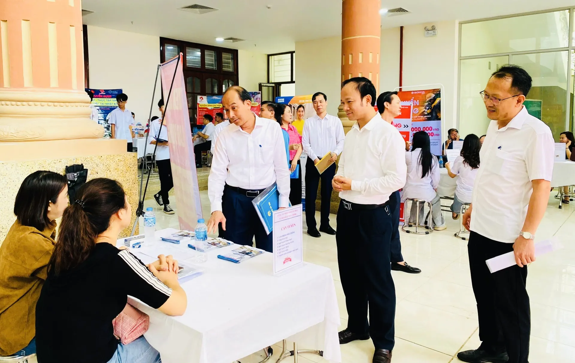 Hà Nội giải quyết việc làm cho người lao động nghỉ việc do sắp xếp tổ chức bộ máy
