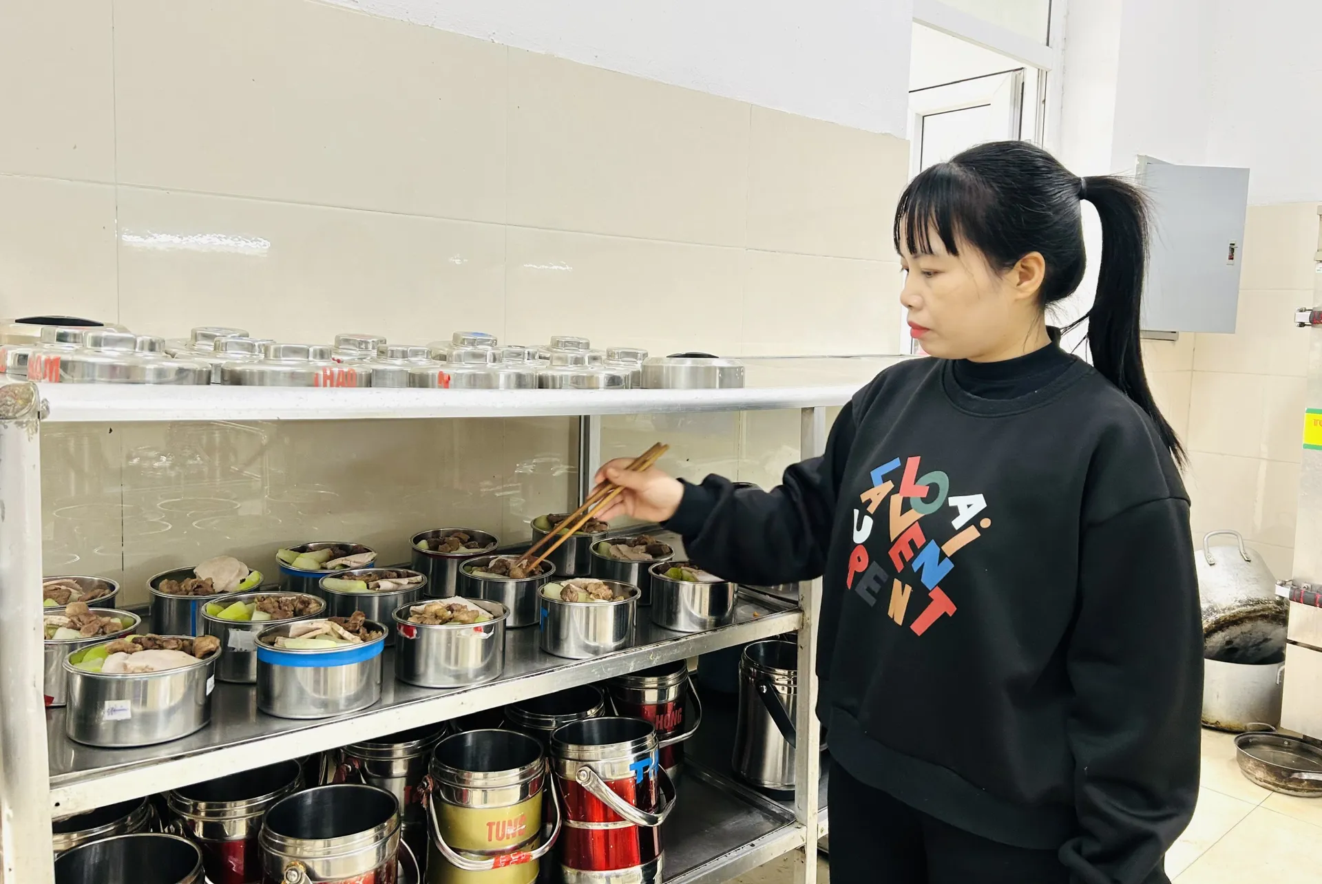 Đảm bảo bữa ăn an toàn và sức khỏe người có công