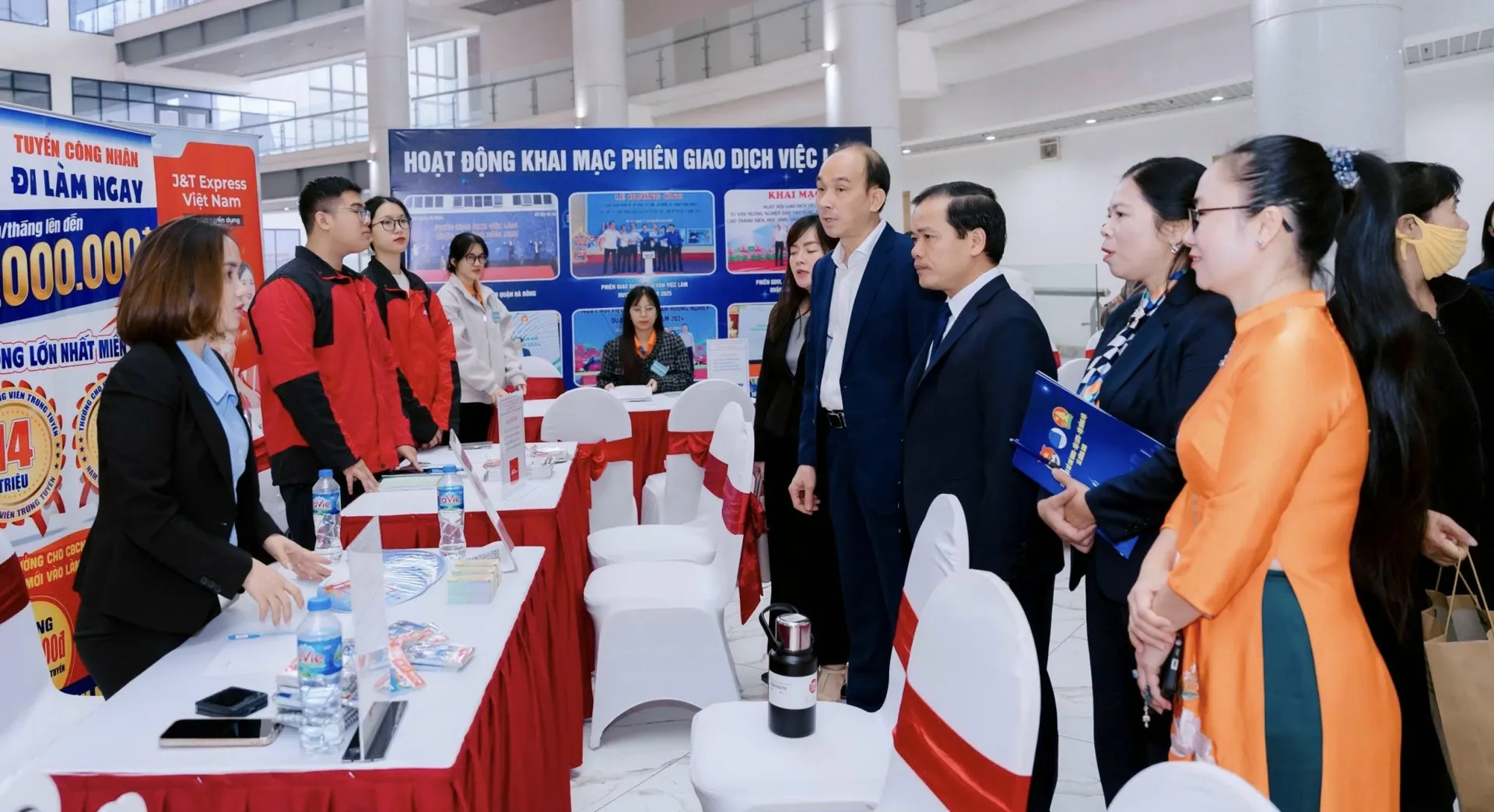 Gần 1.400 việc làm hấp dẫn tại Phiên Giao dịch việc làm Đông Anh 2025