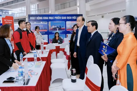 Gần 1.400 việc làm hấp dẫn tại Phiên Giao dịch việc làm Đông Anh 2025