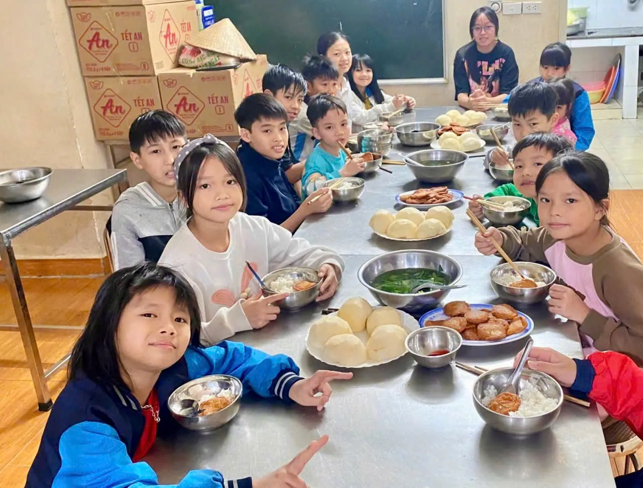 Chăm chút bữa ăn, bảo đảm an toàn thực phẩm tại Làng trẻ em Birla Hà Nội