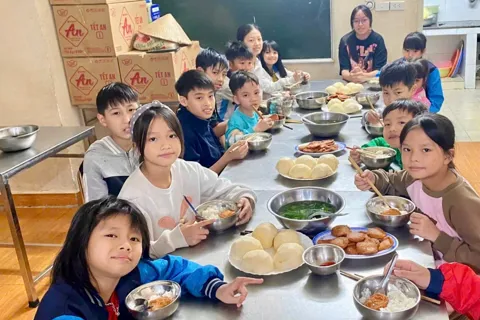 Chăm chút bữa ăn, bảo đảm an toàn thực phẩm tại Làng trẻ em Birla Hà Nội