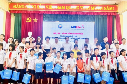 Hà Nội kinh phí hỗ trợ và tặng quà 200 trẻ em có hoàn cảnh khó khăn