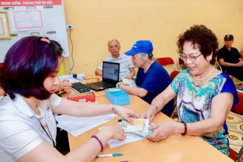Bộ Nội vụ trả lời kiến nghị nghỉ hưu trước tuổi để hưởng lương hưu