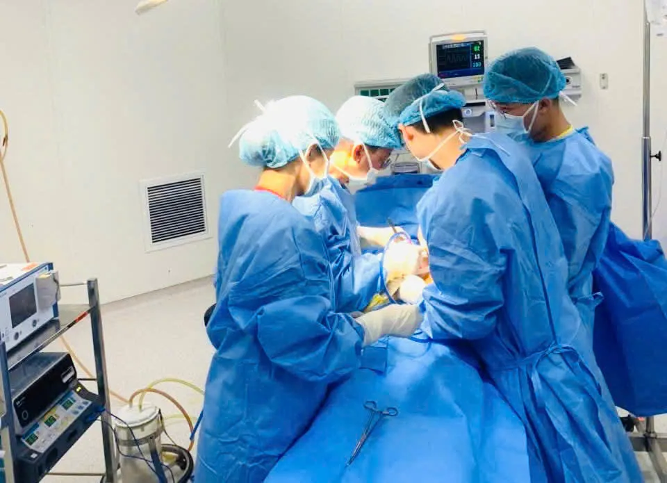 Phẫu thuật thành công ca lấy sỏi mật cho bệnh nhân có trái tim bên phải