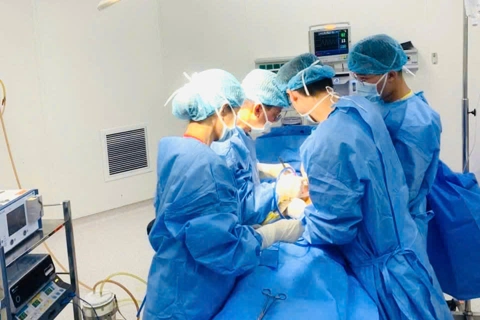 Phẫu thuật thành công ca lấy sỏi mật cho bệnh nhân có trái tim bên phải