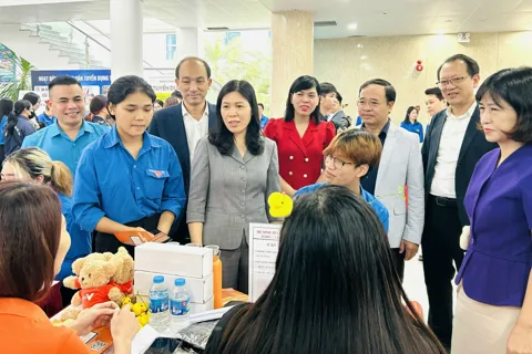 Ngày hội việc làm phường Cầu Giấy: Doanh nghiệp “chốt” được nhiều ứng viên