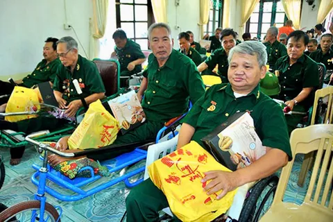 Khẩn trương tặng quà Tết Bính Ngọ của Chủ tịch nước tới người có công