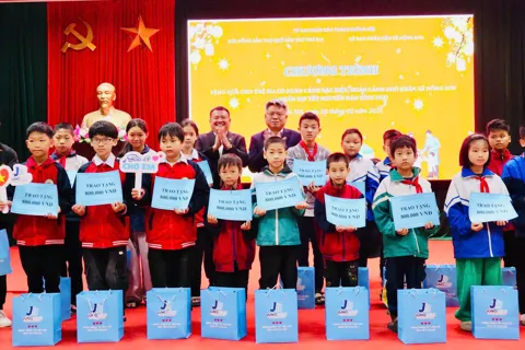 Hà Nội mang Tết ấm đến các đối tượng bảo trợ xã hội và người yếu thế