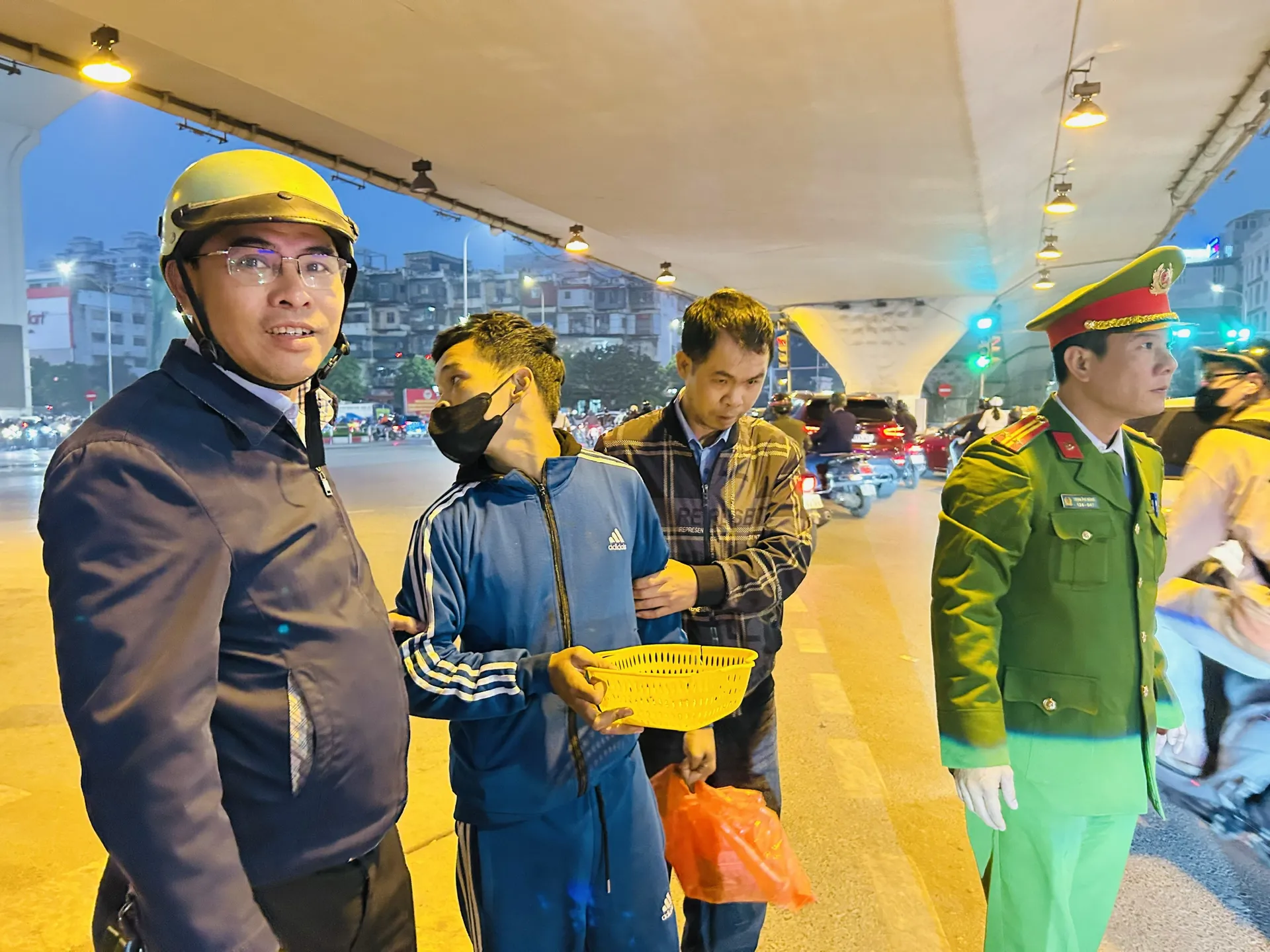 Không để người lang thang xin ăn, xin tiền trên địa bàn Hà Nội