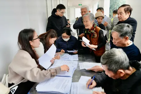 Hà Nội đề xuất hỗ trợ 4 loại phí chi trả an sinh xã hội từ năm 2026