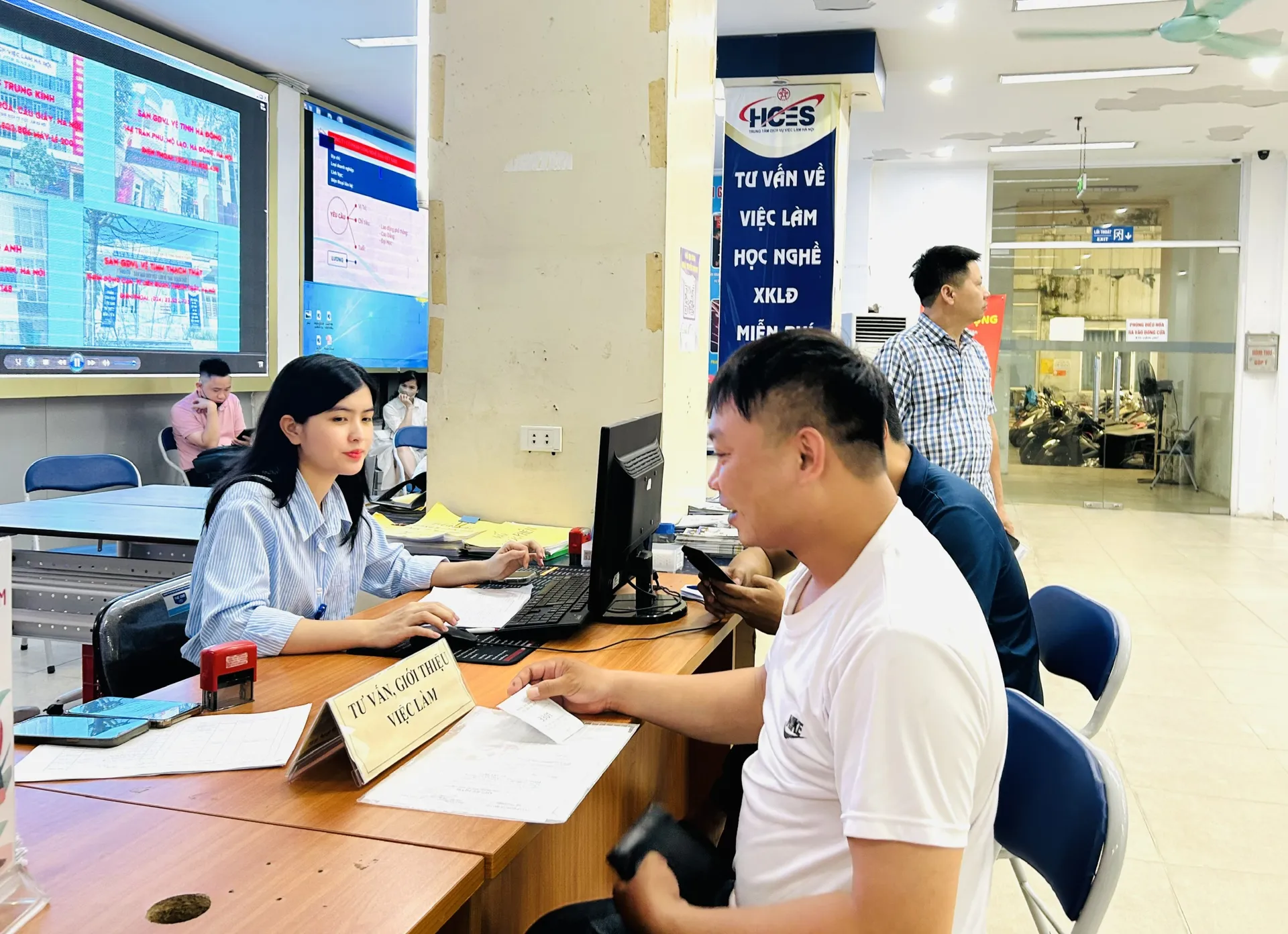 Ưu tiên tuyển dụng người lao động nghỉ việc do sắp xếp bộ máy hành chính