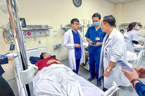 Tập trung nhân lực, chuyên môn tốt nhất điều trị nạn nhân vụ cháy tại phố Trần Cung
