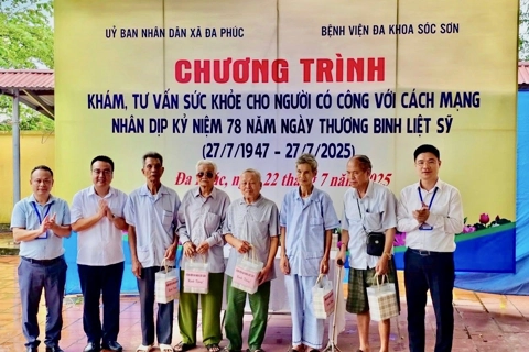 Xã Đa Phúc khám sức khỏe, tặng quà tri ân người có công