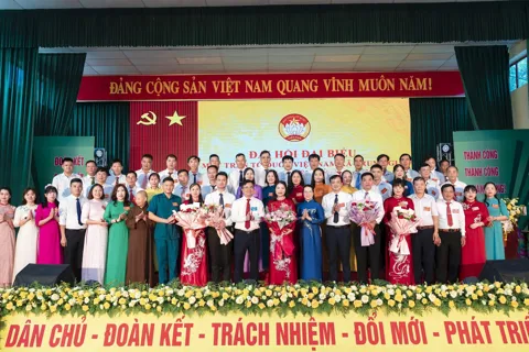Bà Nguyễn Thị Kim Tuyến kiêm nhiệm Phó Bí thư Thường trực Đảng uỷ và Chủ tịch Mặt trận xã Trung Giã