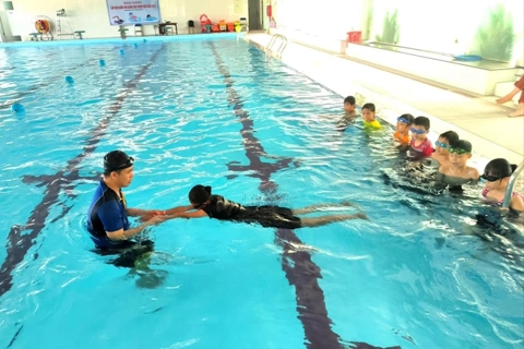 Huyện Phúc Thọ tổ chức dạy bơi miễn phí cho học sinh Tiểu học, THCS
