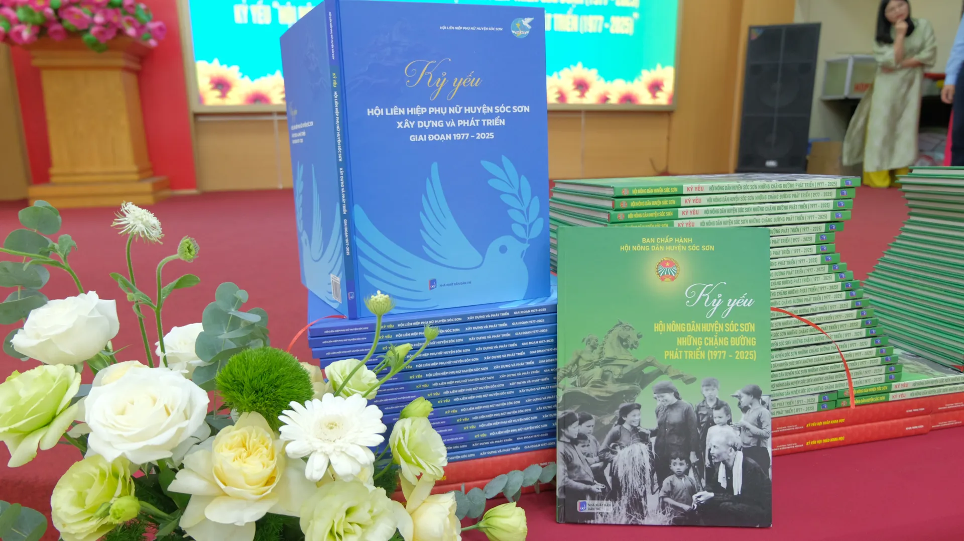 Huyện Sóc Sơn ra mắt 2 cuốn kỷ yếu, ghi lại chặng đường gần 50 năm phát triển Hội phụ nữ, Hội nông dân
