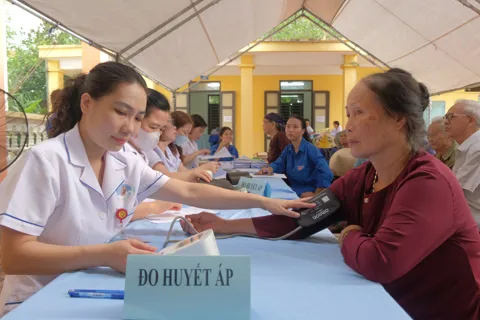 Xã Đa Phúc: khám sức khoẻ, cấp thuốc miễn phí cho toàn bộ người dân từ 70 tuổi trở lên