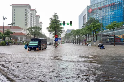 Mưa lớn ở Hà Nội bao giờ mới dứt?