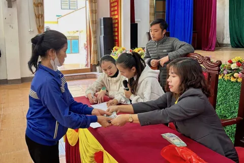 Hỗ trợ tiền mặt tái thiết sau thiên tai cho gần 1.000 hộ dân