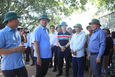 Lãnh đạo Thành uỷ, UBND TP Hà Nội kiểm tra, chỉ đạo ứng phó lũ sông Cầu