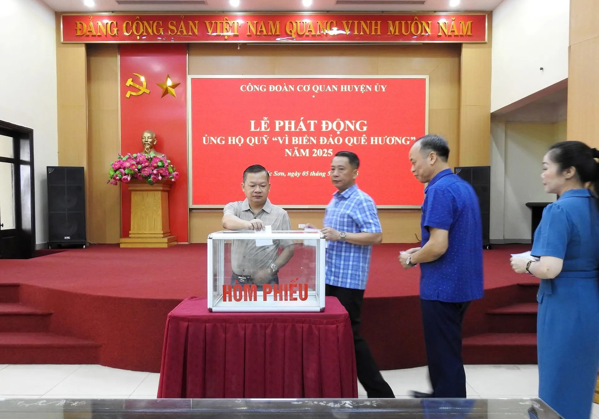 Huyện uỷ Sóc Sơn phát động ủng hộ Quỹ “Vì biển, đảo Việt Nam” năm 2025