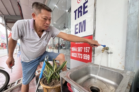 Mang nước sạch đến với người dân vùng bãi sông Hồng