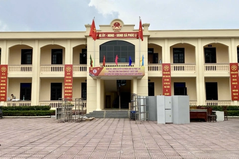 Huyện Phúc Thọ bắt đầu gắn bảng tên cho trụ sở 3 xã mới