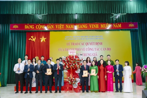 Hà Nội trao quyết định chỉ định Bí thư, Chủ tịch xã Trung Giã