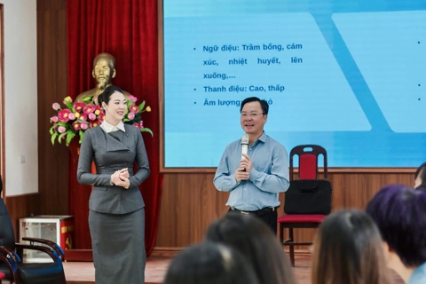 Tập huấn văn hóa công sở cho cán bộ Sở Dân tộc và Tôn giáo Hà Nội
